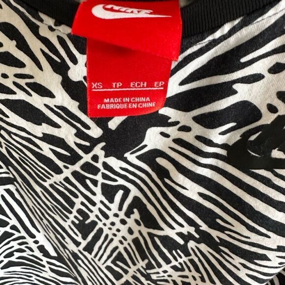 Nike Signal Palm Black and White Muscle tank - Picture 5 of 5